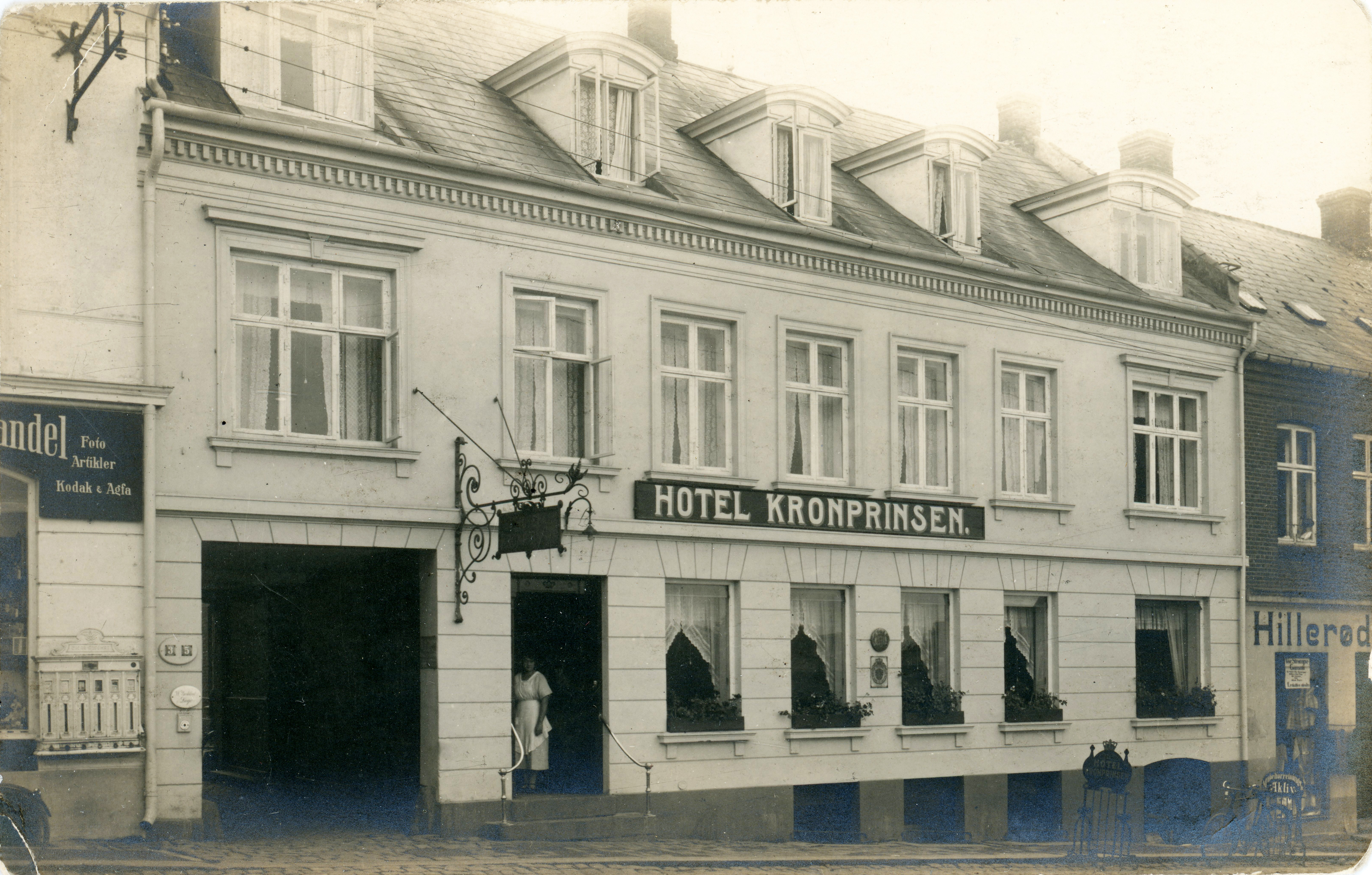 Postkort af Hotel Kronprinsen, Torvet 3 og 5