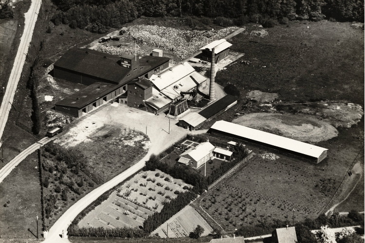 Luftfoto af Dansk Garveekstrat Fabrik, Gl. Holmegårdsvej 3, ca. 1950