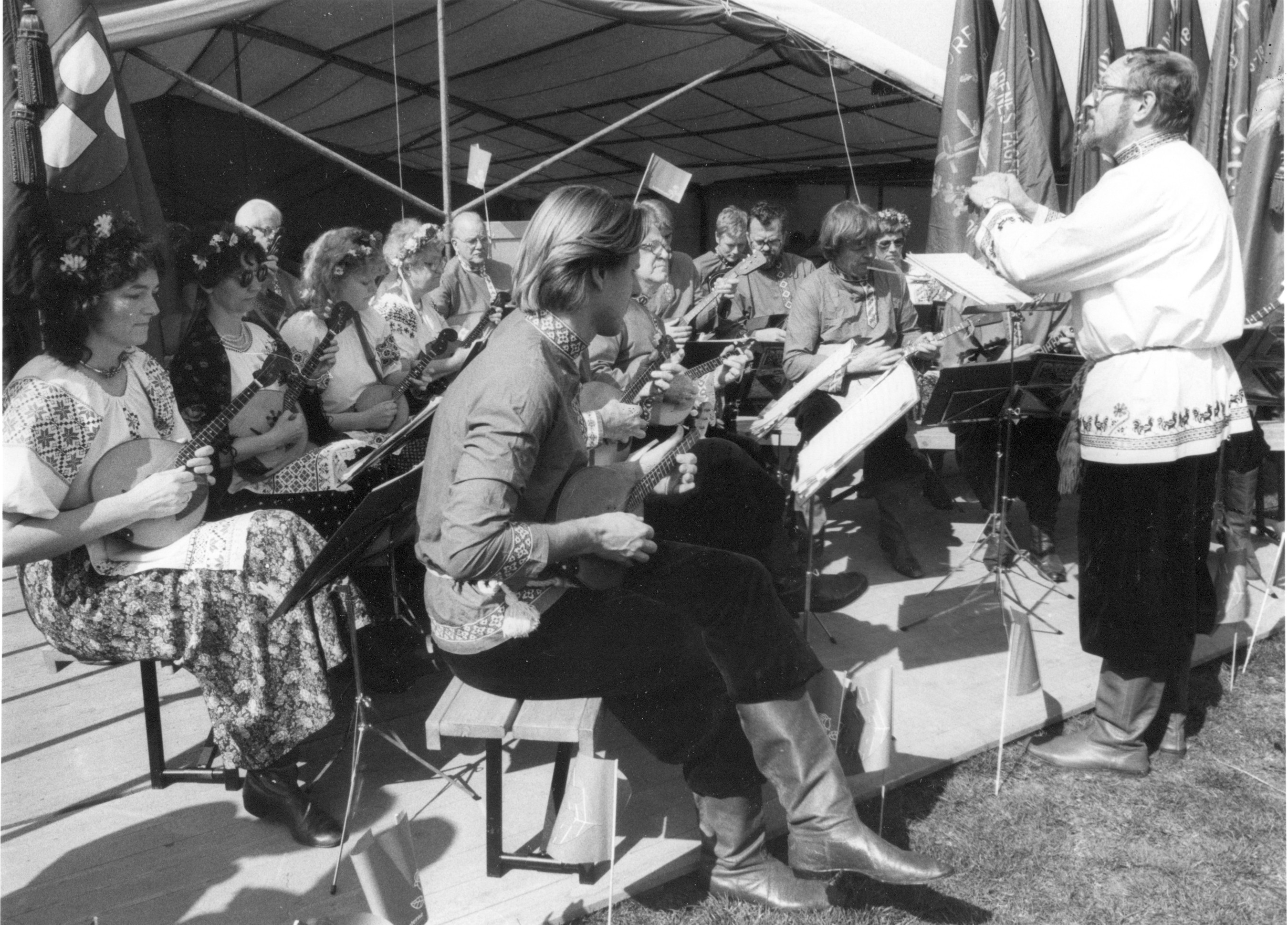 Balalajka-orkester på scenen på Fisketorvet i 1989
