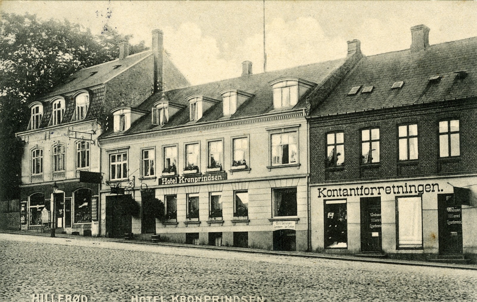 Postkort med Torvet 3, 5 og 7, år 1912.