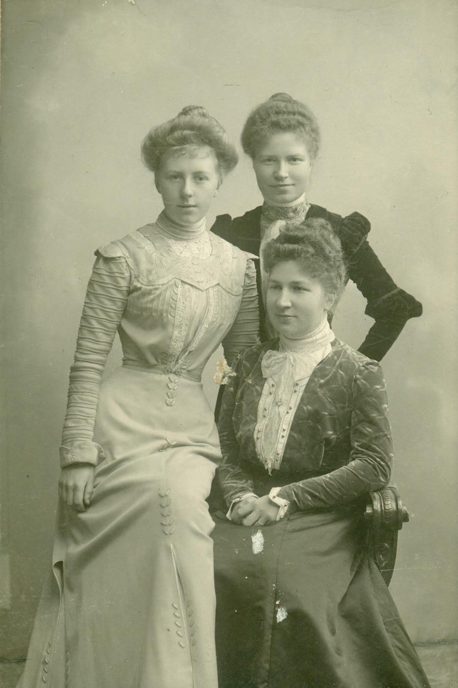 Søstrene Sofie, Ida og Wilhemine Dahl
