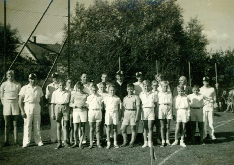 Cricket drengehold, 1953-1954